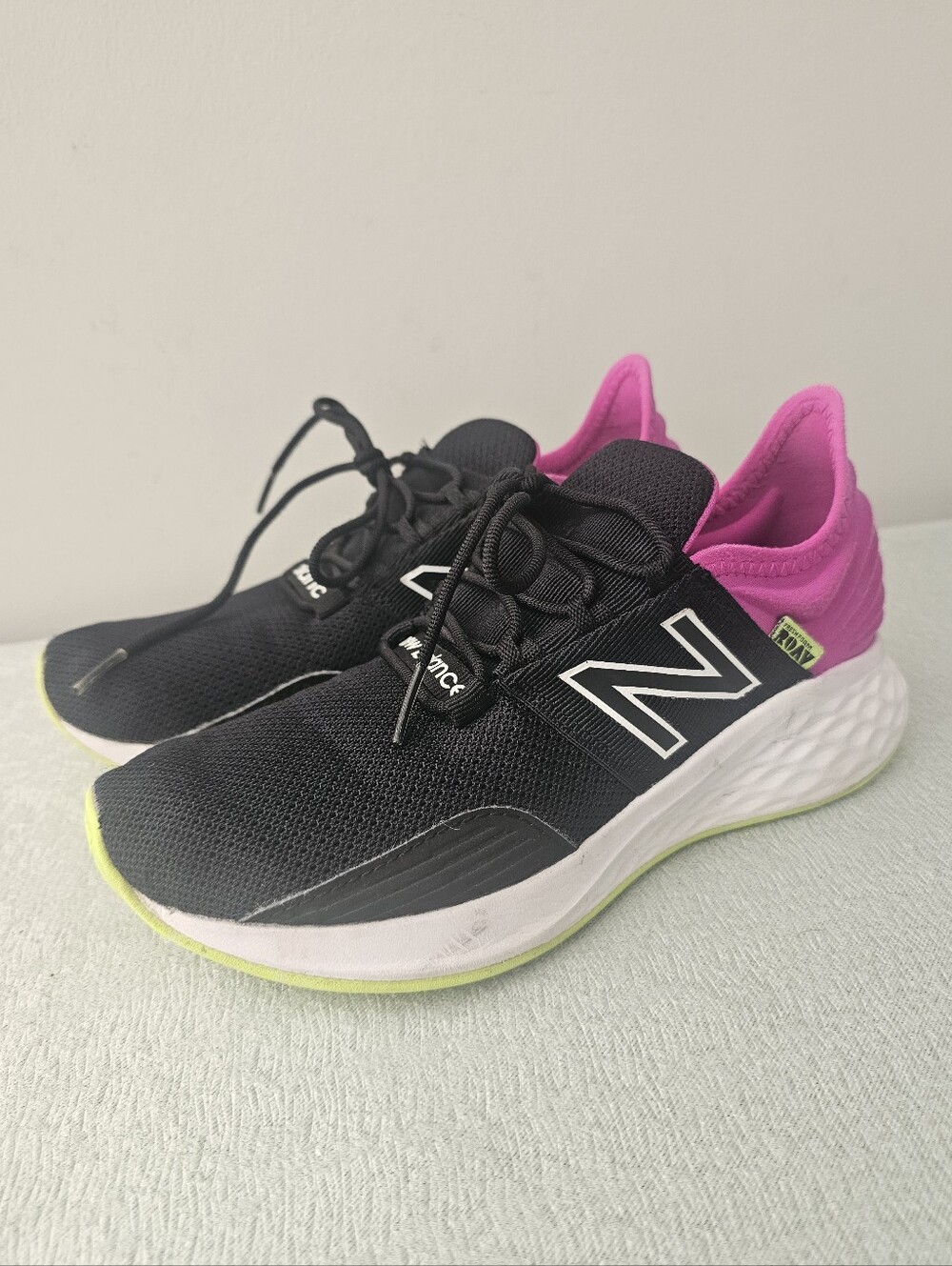 NEW BALANCE Fresh Foam ROAV Girls Running Shoes Poisonberry/Black